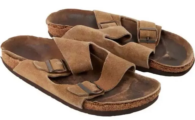 Apple Steve Jobs rugged old sandals for auction with whopping amount - Sakshi