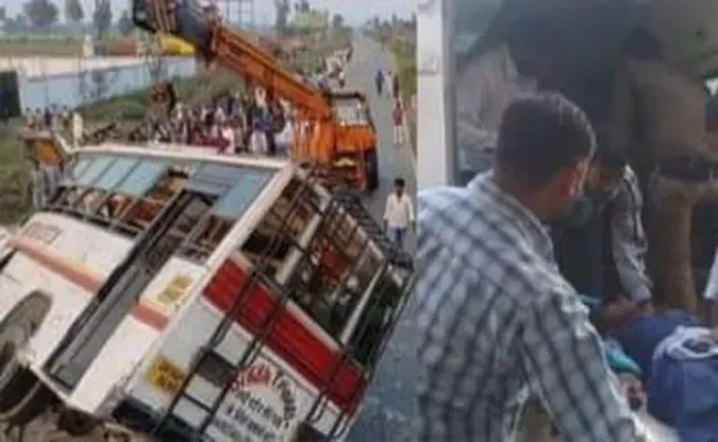 2 Dead After Bus Carrying School Kids Overturns in Uttarakhand - Sakshi