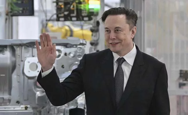 Twitter blue check subscription relaunch November 29 says Elon Musk - Sakshi