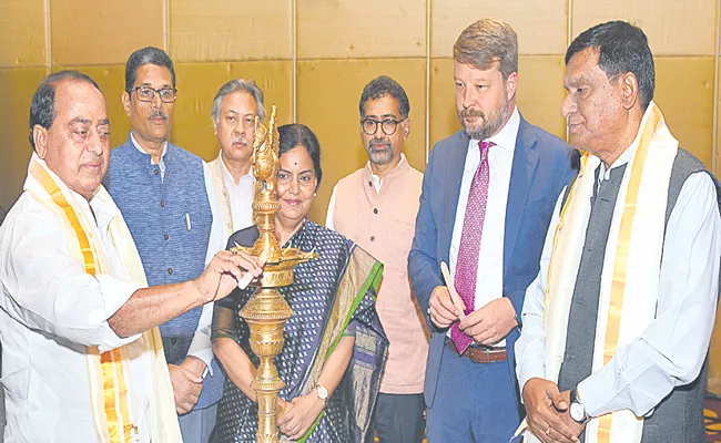 Telangana Minister indrakaran Reddy About Podu Lands Claims - Sakshi