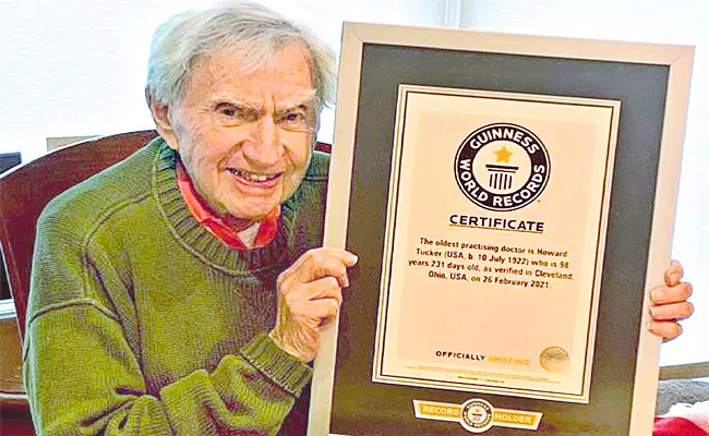 Man Holds Guinness World Record For Worlds Oldest Practicing Doctor - Sakshi