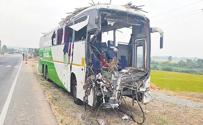 Telangana: TSRTC Worry About RTC Buses Accidents - Sakshi