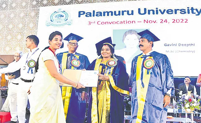 Governor Tamilisai Soundararajan At PU Graduation Ceremony In Mahbubnagar District - Sakshi