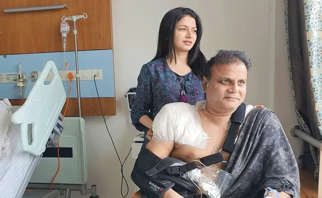 Bhagyashree Husband Himalaya Dasani Goes Surgery - Sakshi
