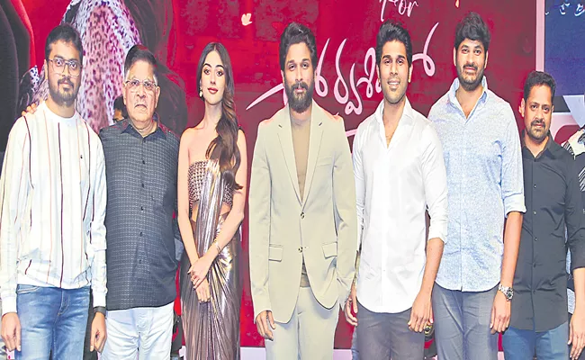 Allu Arjun Talks On Urvasivo Rakshasivo Blockbuster Celebrations - Sakshi