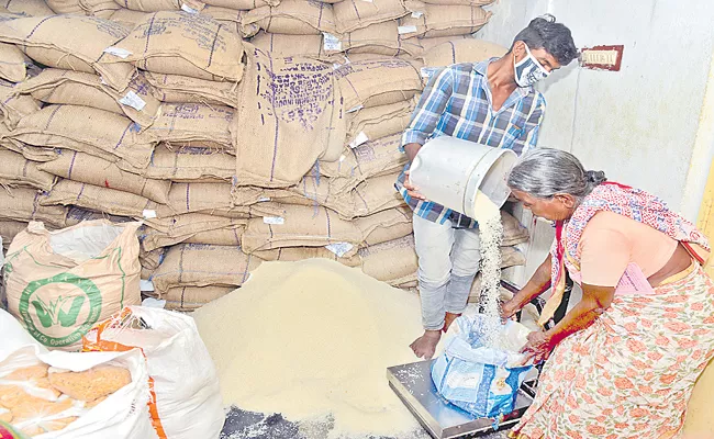 Telangana Ration rice worth hundreds of crores to Maharashtra Karnataka - Sakshi