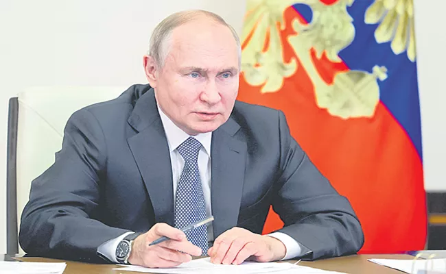 Vladimir Putin 'moved to bunker as flu outbreak strikes Kremlin - Sakshi