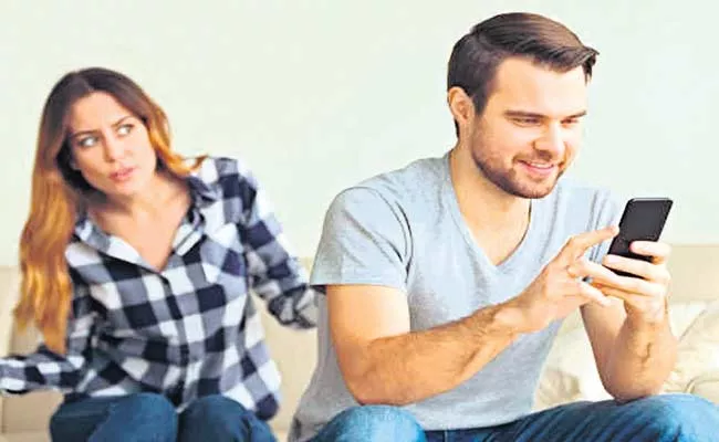 Bangalore: Survey Says Spend More Time With Smartphone Disturbs Marriage Life - Sakshi