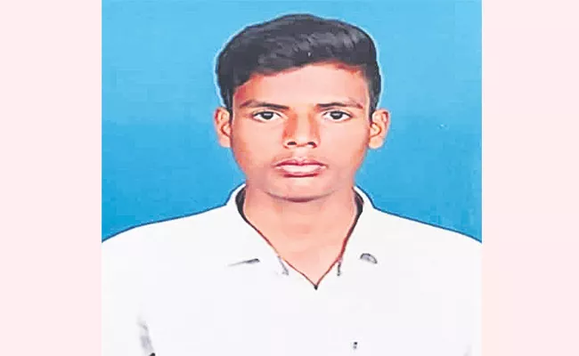 Young Man Lost Rs 95 Lakh Playing An Online Game In Rangareddy District - Sakshi