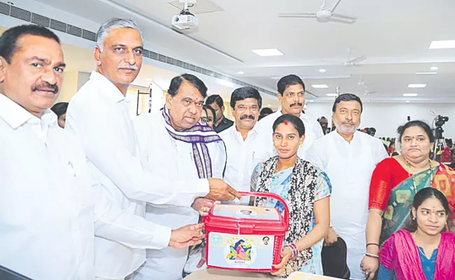 Health Minister Harish Rao KCR Nutrition Kit Distribution Kamareddy - Sakshi
