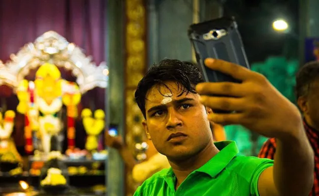 Tamil Nadu: Madras HC Banned Cell phones All Hindu Temples - Sakshi