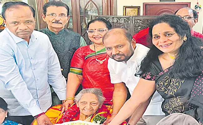 Old Actress Krishnaveni Gets Ghantasala Centenary Award - Sakshi