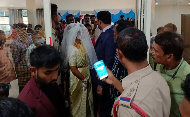 Boy Friend Wedding Young Woman came with Petrol Bottle at Gajuwaka - Sakshi