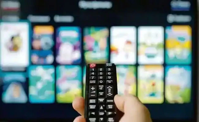 Smart TV Shipments Surge On Price Fall Over Rs 20000 - Sakshi