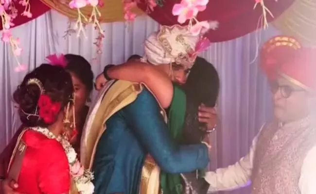 Viral Video: Woman Attend Brothers Wedding Family Get Mixed Reactions - Sakshi
