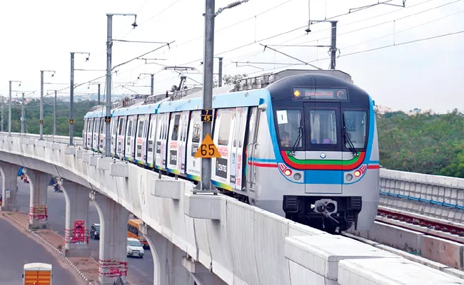 Hyderabad Metro Services Disrupted Ameerpet Raidurg Route January 24 - Sakshi