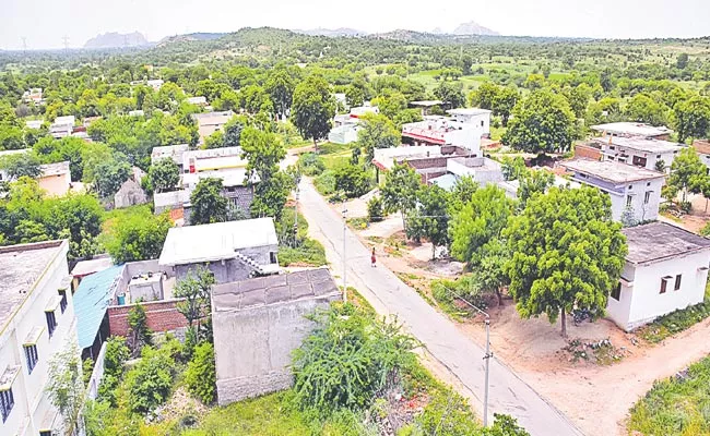BN Thimmapur Villagers Troubles For Not Getting Full Compensation - Sakshi
