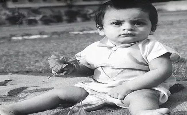 Pathaan Hero Sharukh Khan Childhood Photos Goes Viral - Sakshi