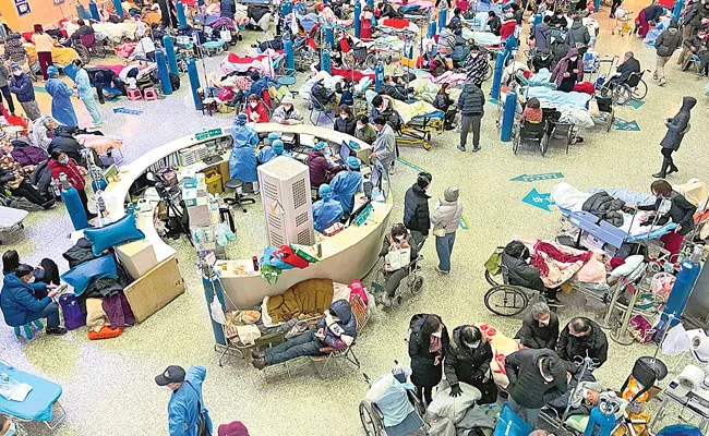 Covid 19 Patients Crammed Hospital Corridors In Shanghai China - Sakshi