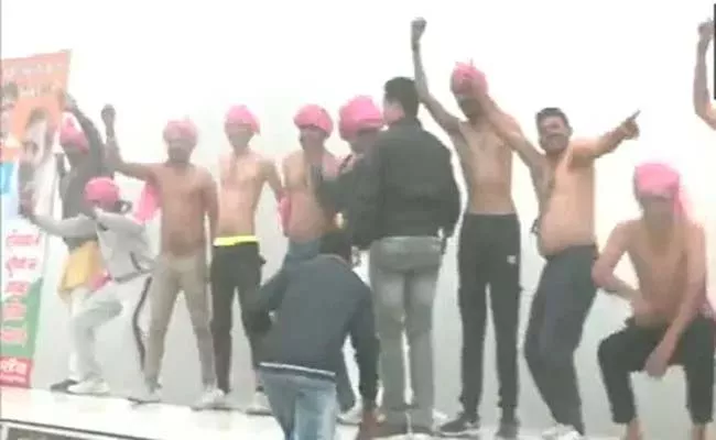 Viral Video: Congress Supporters Dance Shirtless In Bharat Jodo Yatra - Sakshi