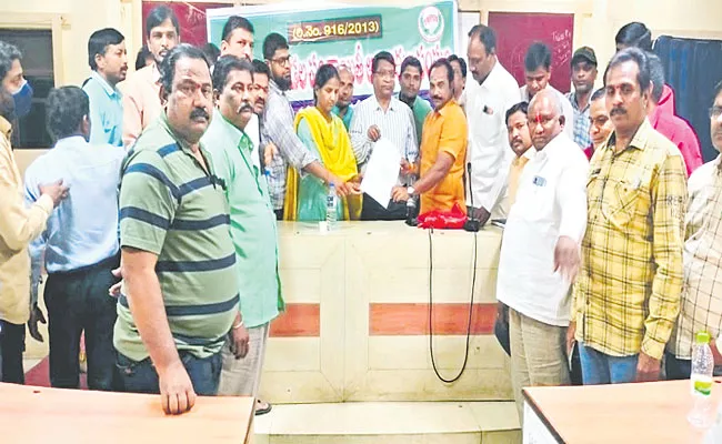 Seshanjan Swamy Elected President Of Telangana Mandal officers - Sakshi
