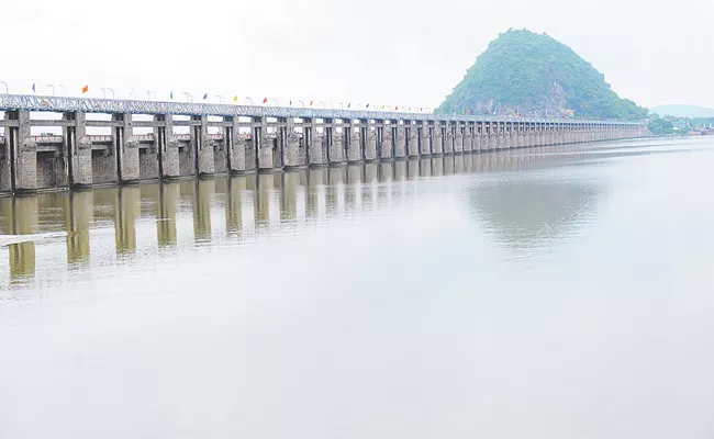 Krishna River Tops in country in reservoirs water storage capacity - Sakshi
