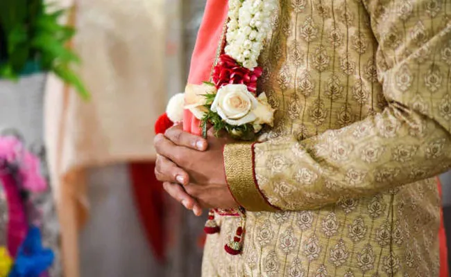 Hyderabad Groom Calls Off Wedding Over Old Furniture In Dowry - Sakshi