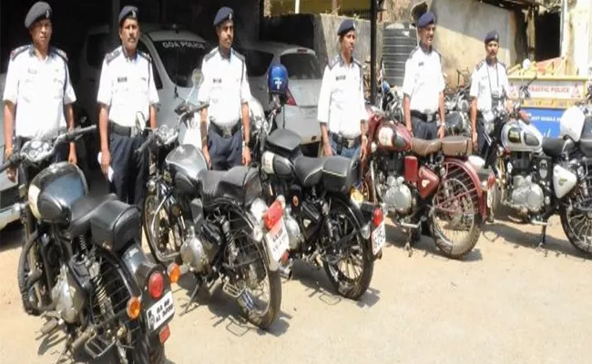 40 motorcycles seized in goa details - Sakshi