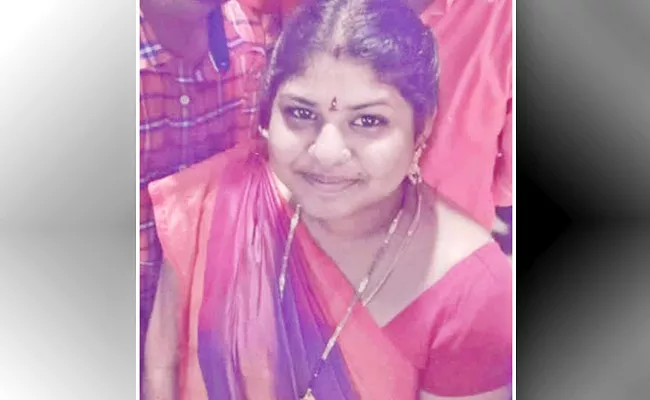 Play School Principal Commits Suicide In Visakhapatnam - Sakshi