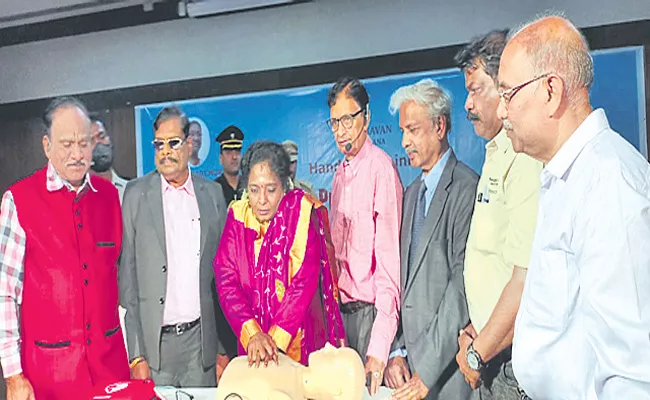 Governor Tamilisai Soundararajan Calls For CPR Training To All - Sakshi
