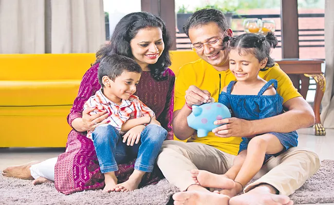Family budget: Tips for the self-employed to build their emergency fund nest faster - Sakshi