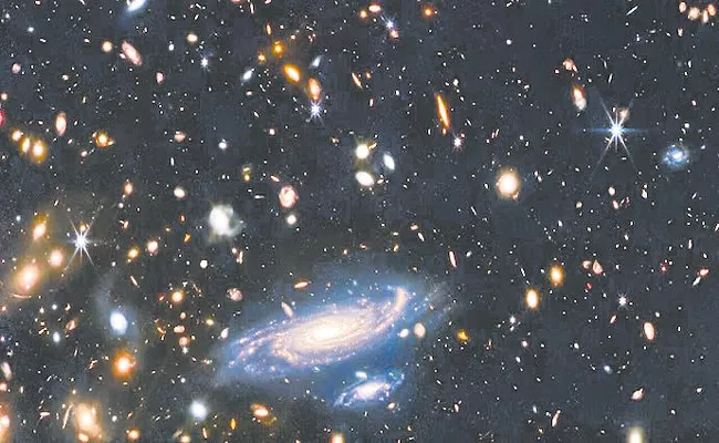 NASA: Webb telescope captures ancient galaxies of galactic park - Sakshi
