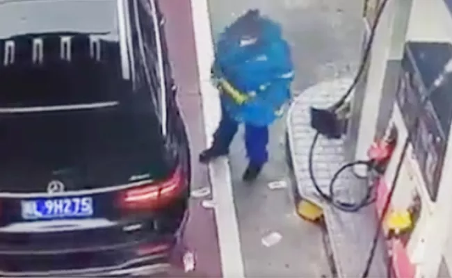 Mercedes Owner Throws Cash On The Ground At Petrol Station Viral - Sakshi