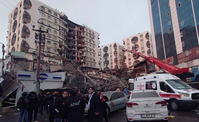 Turkey Syria Earthquake Many Buildings Collapse Viral Video - Sakshi