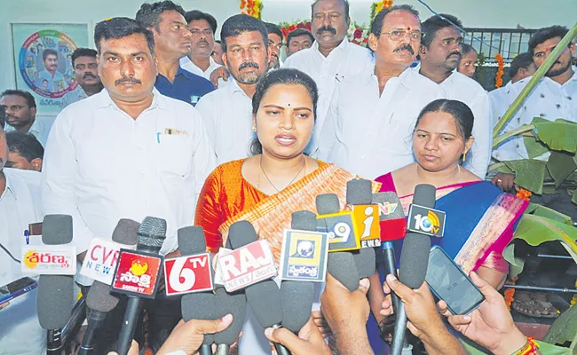 Vidadala Rajini On Village Secretariats Andhra Pradesh - Sakshi