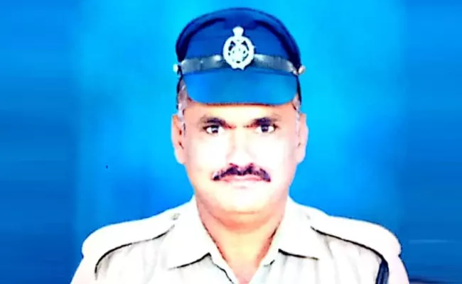 Constable Died Of Heart Attack During Lokesh Padayatra In Gd Nellore - Sakshi