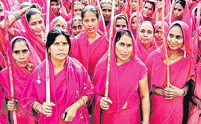 London museum set to exhibit pink sari  - Sakshi