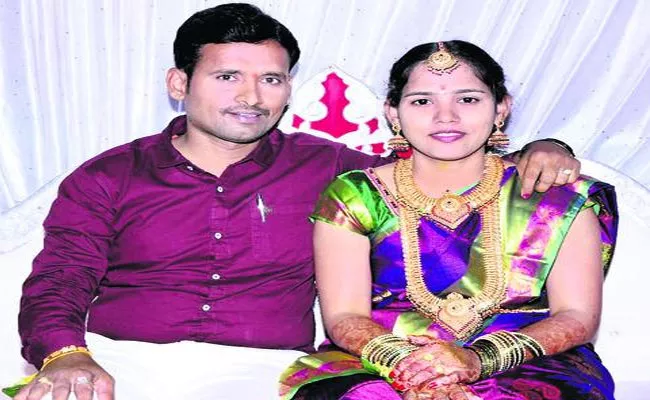 Newly Married Woman Suspicious Death At Anantapur - Sakshi
