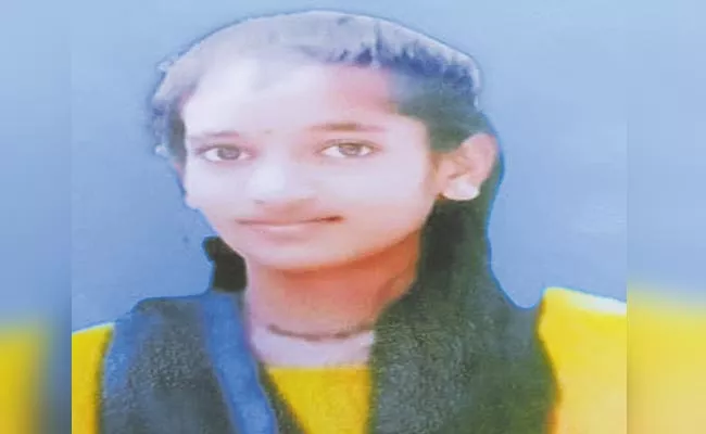 Two School Girls Goes Missing In Hyderabad Banjara Hills - Sakshi