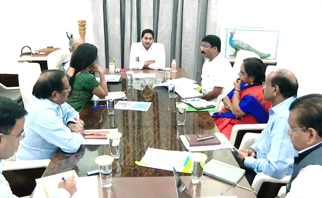 Navaratnalu Pedalandariki Illu in Amaravati CM YS Jagan At CRDA Meeting - Sakshi