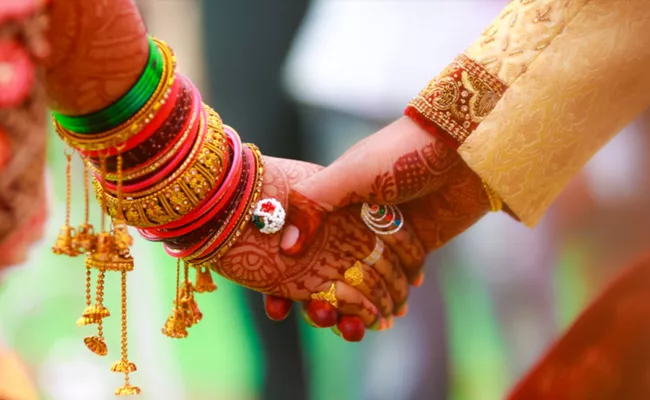 Karnataka HC grants parole to murder convict to marry his beloved    - Sakshi