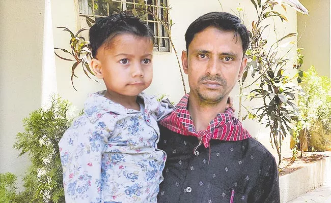 Extra Marital Affair: Man Kidnapped Woman Son in Thane - Sakshi
