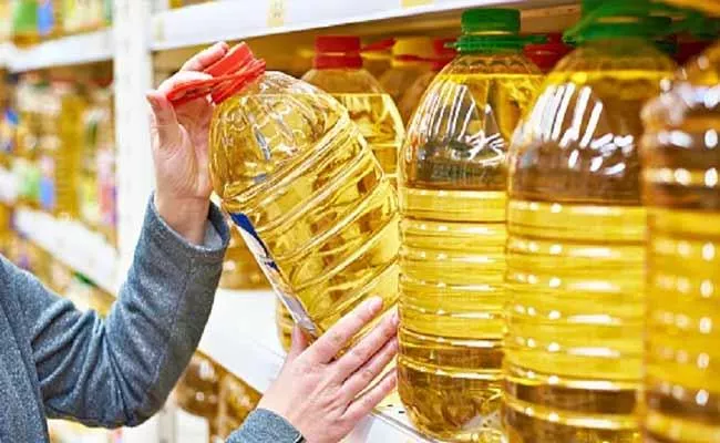 govt scraps import duty and agri cess on soya bean oil and sunflower oil imports under trq - Sakshi