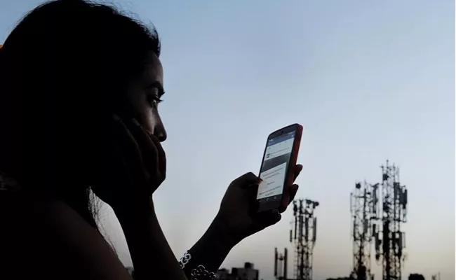 Jio, Airtel Add 19.8 Lakh Mobile Subscribers In Feb, Voda Idea Loses 20 Lakh Customers - Sakshi