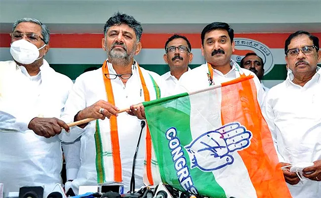 Congress party is hesitant in choosing the Chief Minister - Sakshi