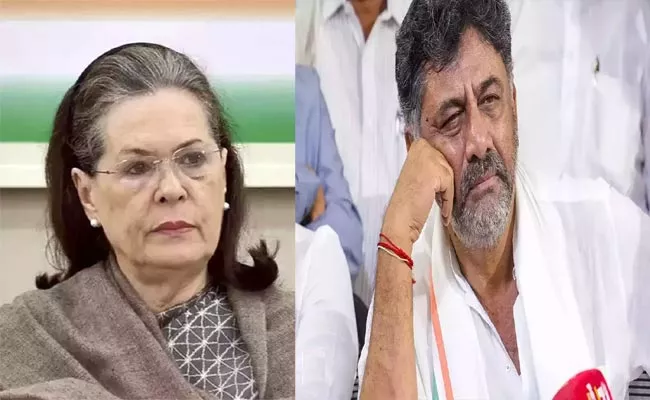 Sonia Gandhi Big Role Behind DK Shivakumar Accepting Deputy CM - Sakshi