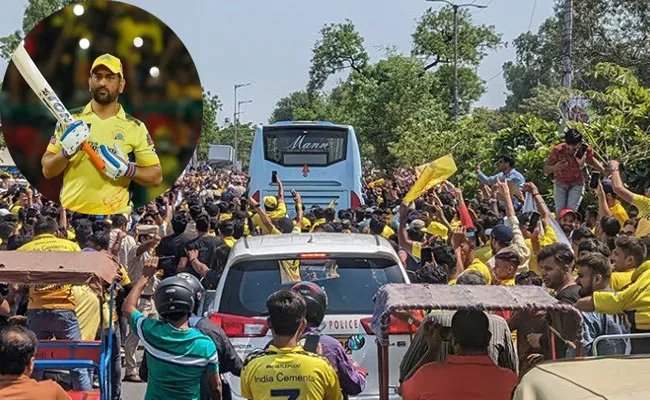 Fans Frenzy Surrounding MS Dhoni-CSK Hits The Roof In Delhi Viral - Sakshi