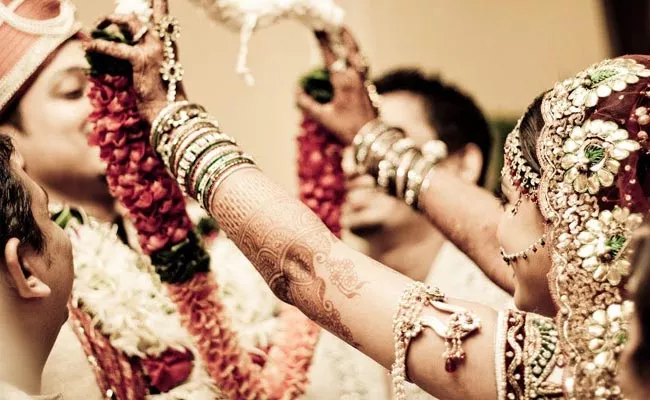 Uttar Pradesh: Bride Rejects To Marry To See Drunk groom Varanasi - Sakshi