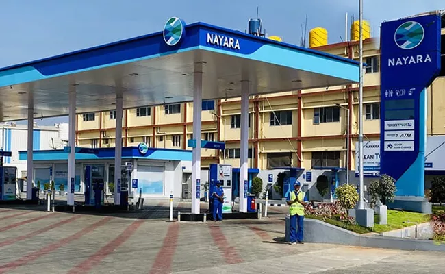 Nayara Energy sells petrol diesel at Re 1 less than PSUs - Sakshi