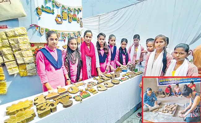 UP teacher uses cow dung to make variety of household items - Sakshi